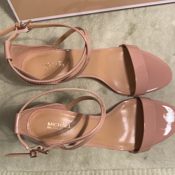 MICHEAL KORS “AVA” HEELED STRAPPY BUCKLED SANDALS - Picture 6 of 10